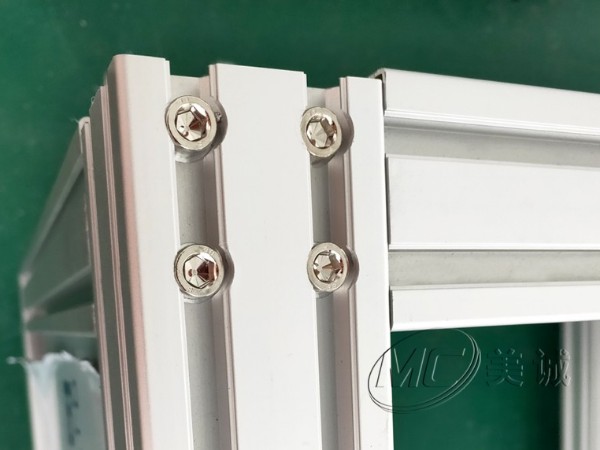 工業(yè)鋁型材能應(yīng)用在哪些行業(yè)哪些產(chǎn)品上？